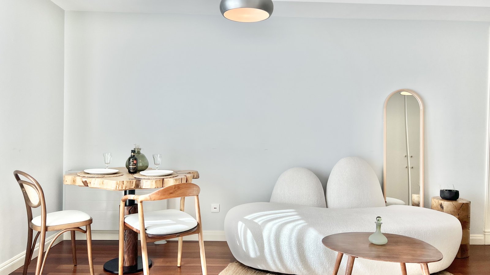 Minimalist tasarım oturma alanı